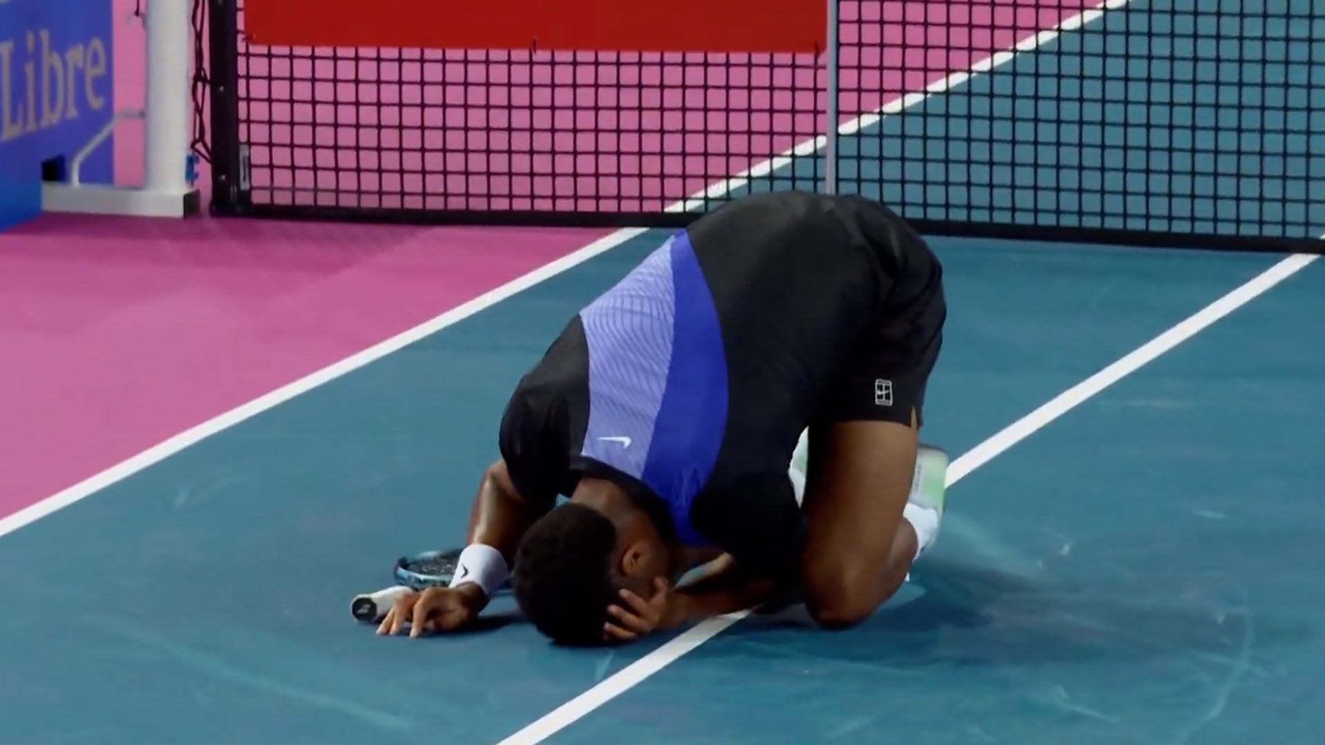 Le colocaron gotas e intentó volver al court, pero no logró terminar el encuentro (Captura de video)