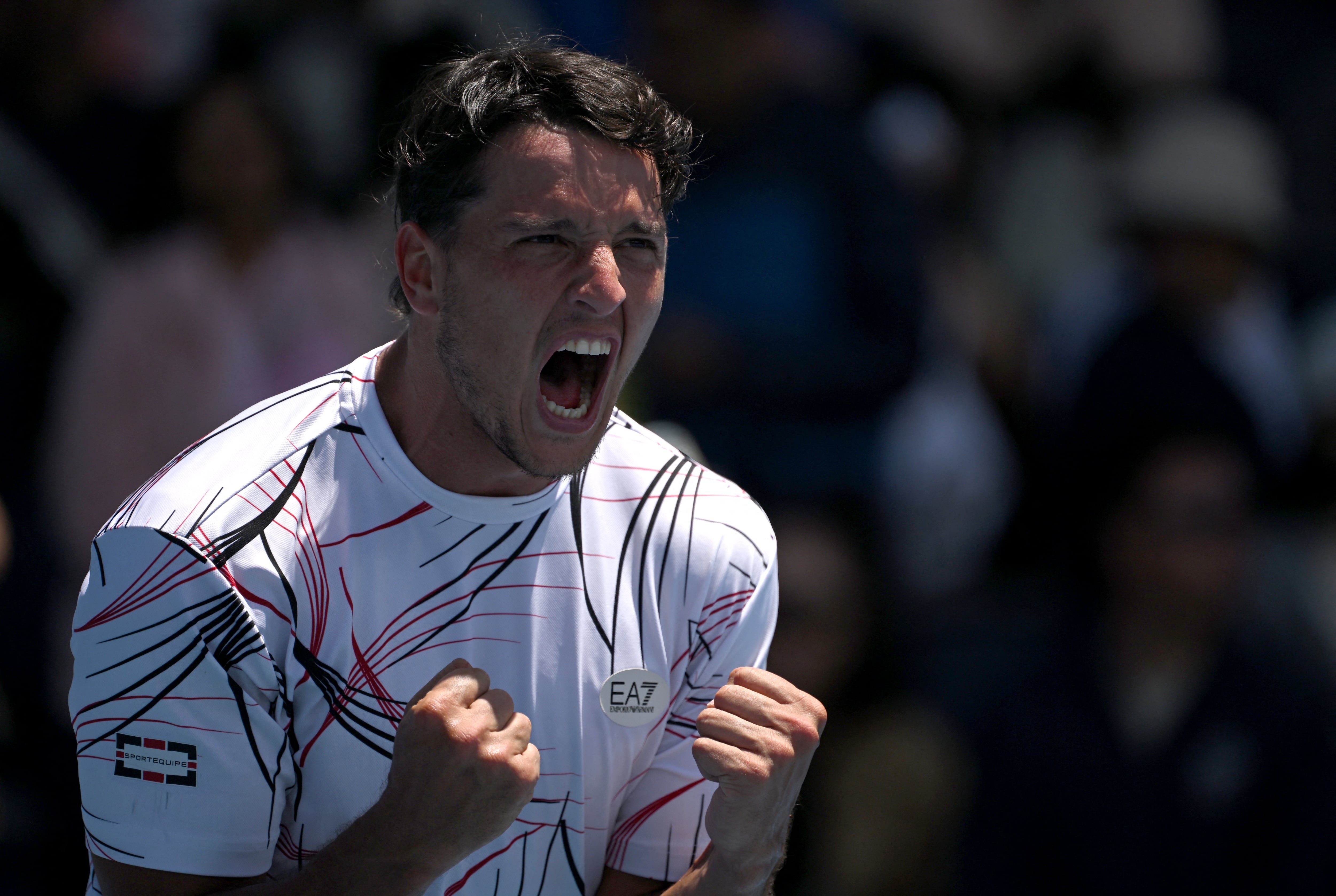 Luciano Darderi festeja su triunfo ante Sebastián Báez en el Australian Open (Fuente: REUTERS/Jaimi Joy)