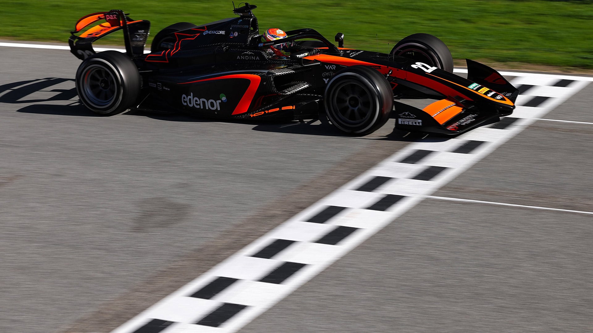 El argentino Nicolas Varrone tuvo su debut en la pretemporada de Fórmula 2 con su Van Amersfoort Racing 