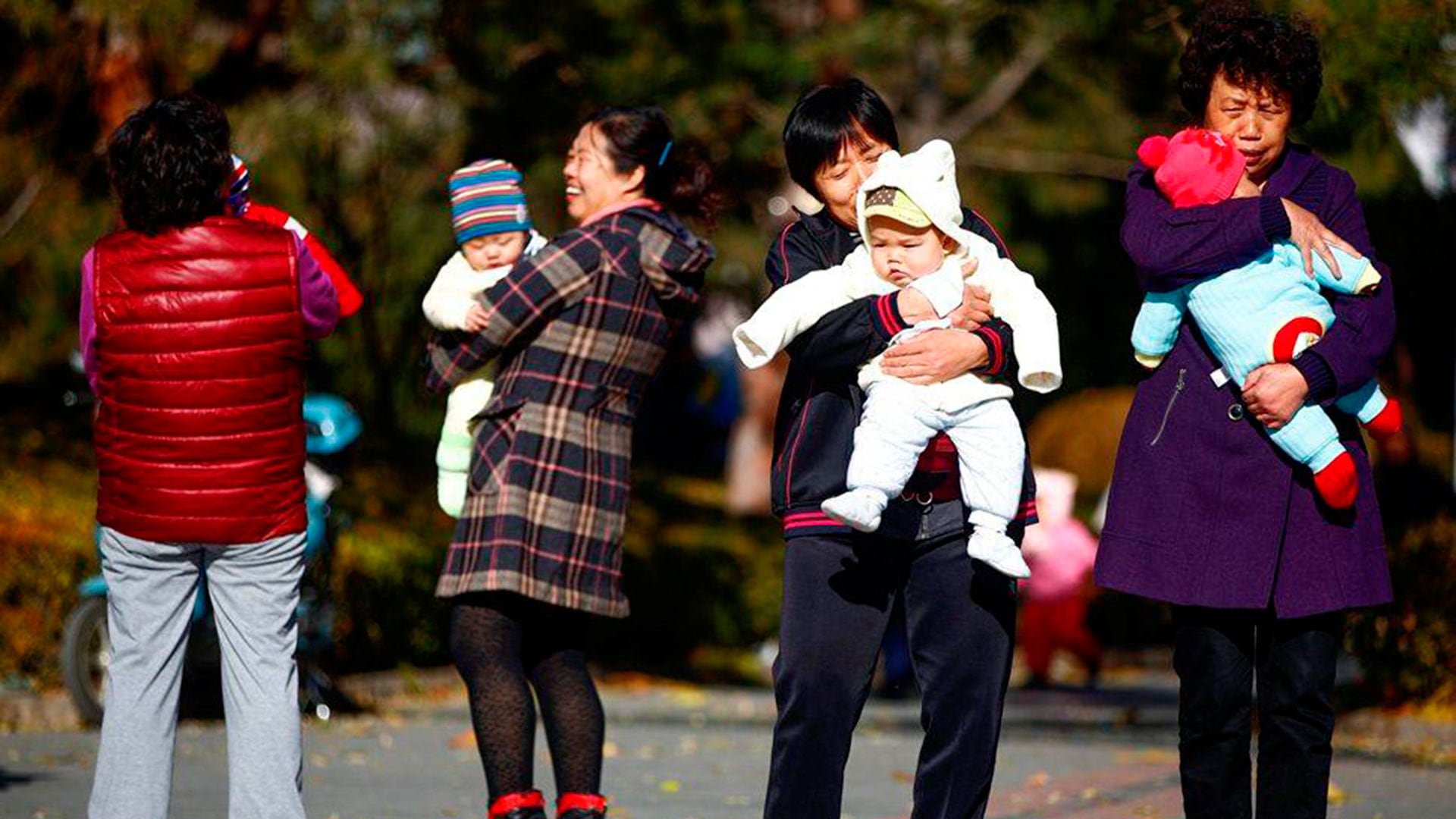 La preferencia cultural por los hijos varones impulsó el secuestro de niños, quienes eran vendidos o entregados a otras familias para perpetuar el linaje y el apellido familiar.