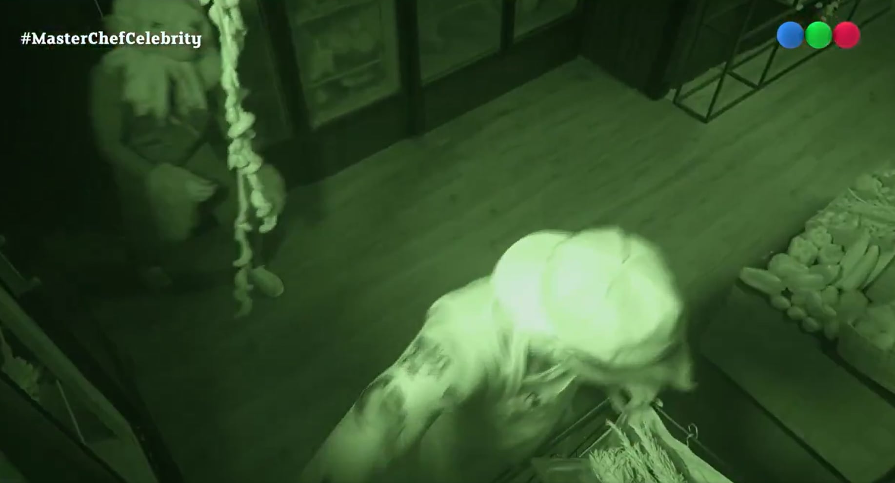 Maxi López protagoniza el primer susto de la noche al encontrarse con un espantapájaros durante la prueba más impredecible de MasterChef Celebrity