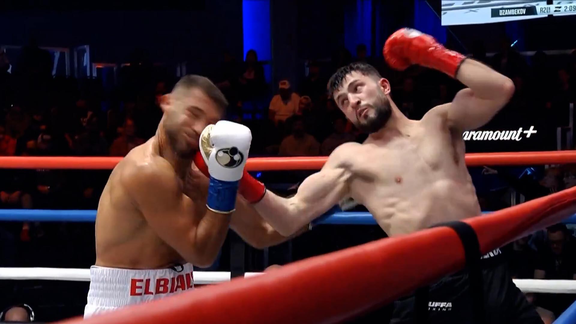 Umar Dzambekov conectó un potente golpe a Ahmed Elbiali