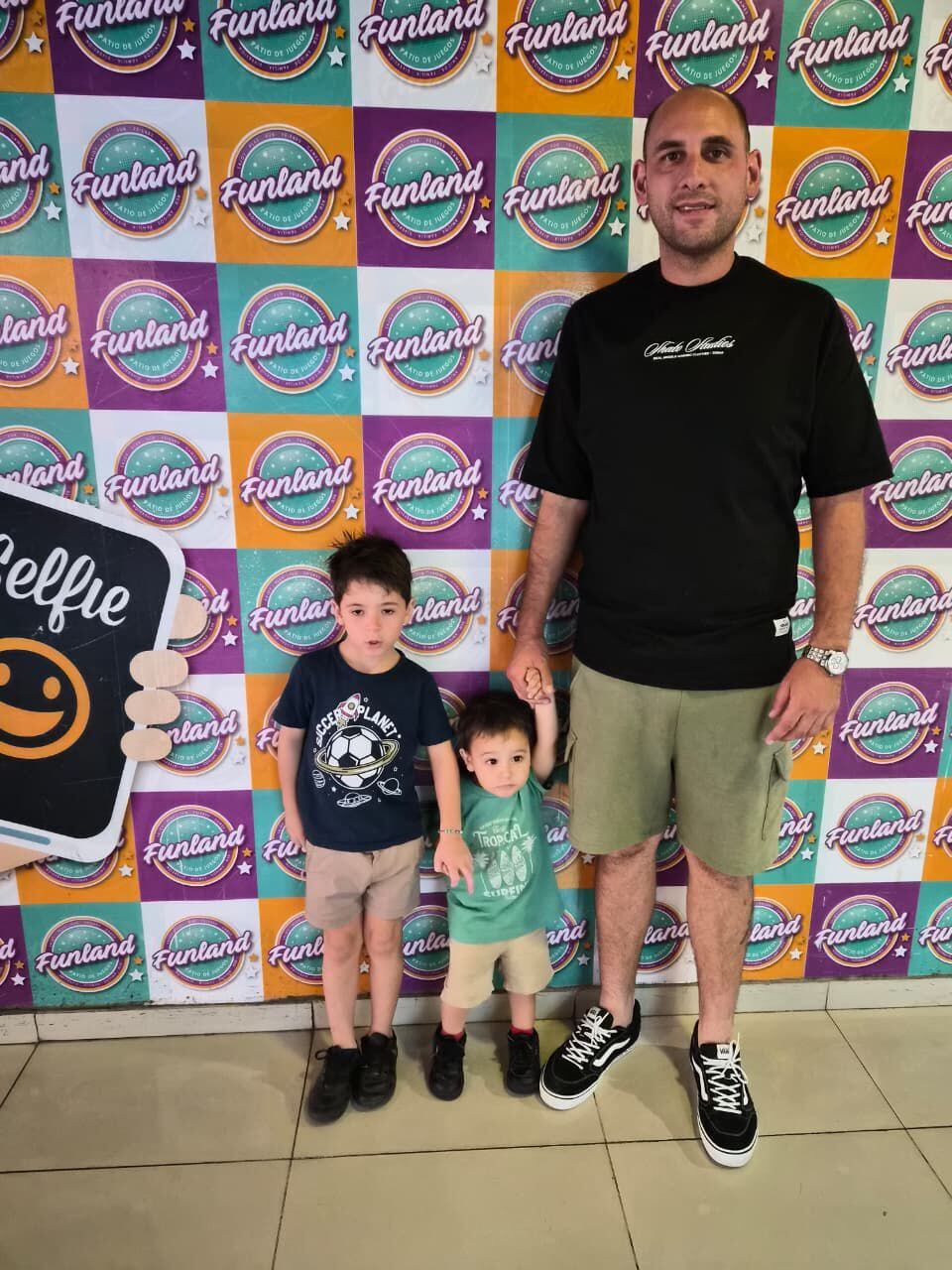 Iván, el papa de Felipe, viajará por tierra junto a su hermano antes de llegar al Garrahan