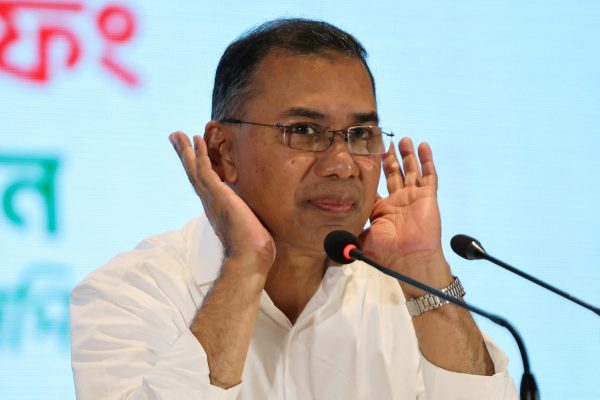 El nuevo primer ministro de Bangladesh advirtió que el país enfrenta una economía frágil e instituciones debilitadas