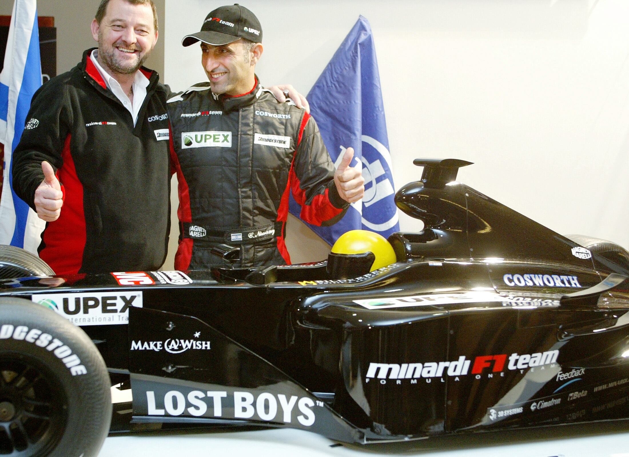 Paul stoddart y Chanoch Nissany el día del anuncio como piloto de pruebas de Minardi (REUTERS/ Nir Elias)