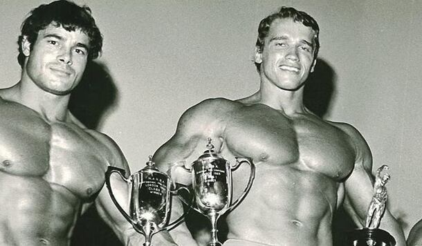Columbu y Schwarzenegger compartieron entrenamientos intensos en la época dorada del fisicoculturismo, impulsando la combinación de potencia y proporción física (@schwarzenegger)