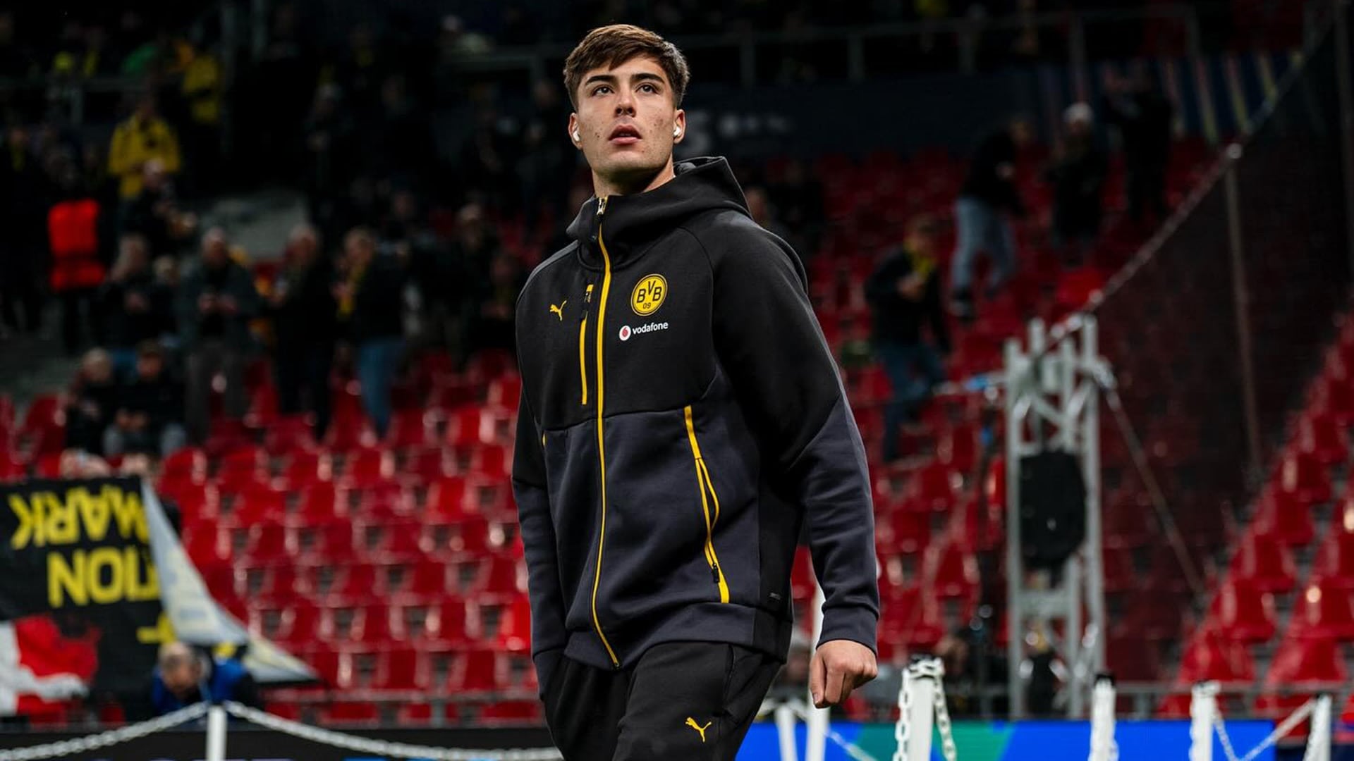 Aaron Anselmino se recuperó de su lesión y volvió a sumar minutos con el Borussia Dortmund