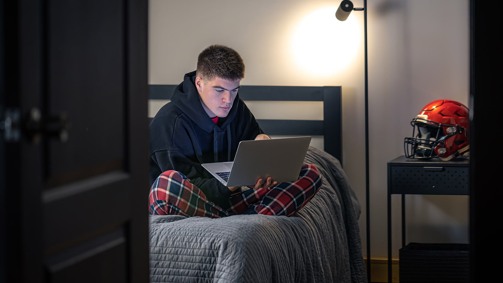 Más de la mitad de los jóvenes universitarios en Estados Unidos manifestó sentirse solo (Freepik)