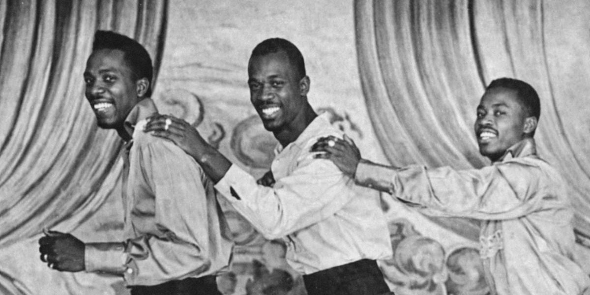 El rocksteady surgió en Jamaica en 1966 como un puente entre el ska y el reggae, marcando una revolución musical caribeña (Wikipedia)