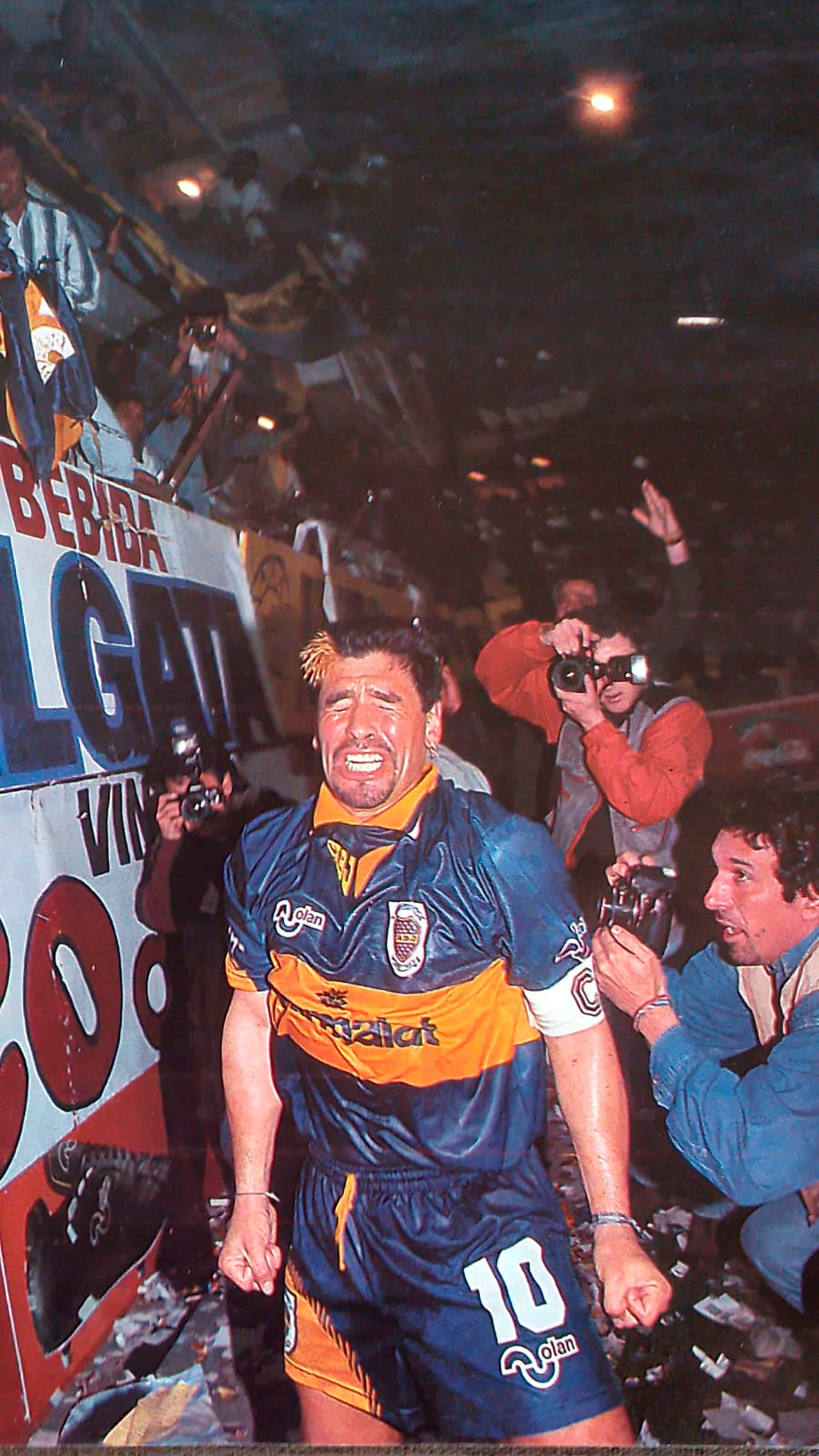 El emotivo festejo de Diego, ganador en su regreso a la Bombonera