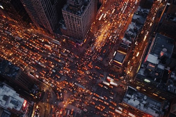 El ruido nocturno del tráfico elevaría los niveles de colesterol, alerta un estudio