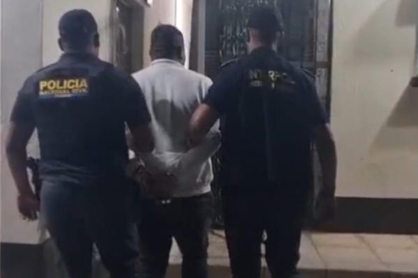 El Salvador entrega a Guatemala a prófugo buscado por asesinato y secuestro