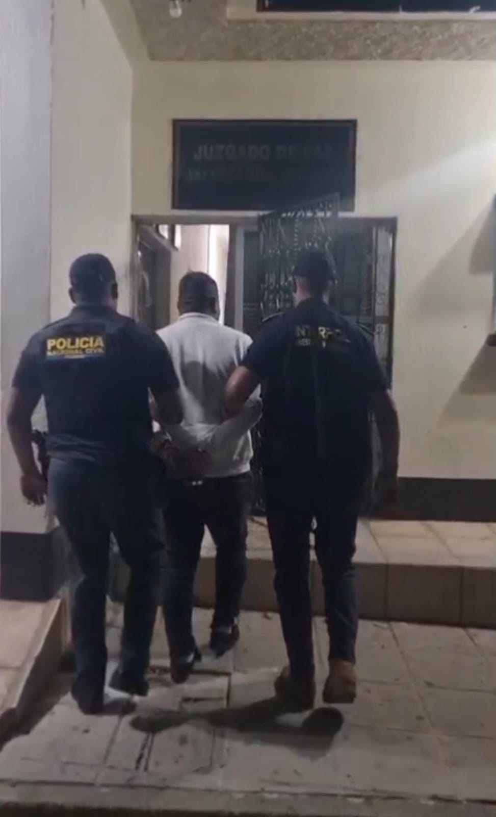 El Salvador entrega a Guatemala a prófugo buscado por asesinato y secuestro