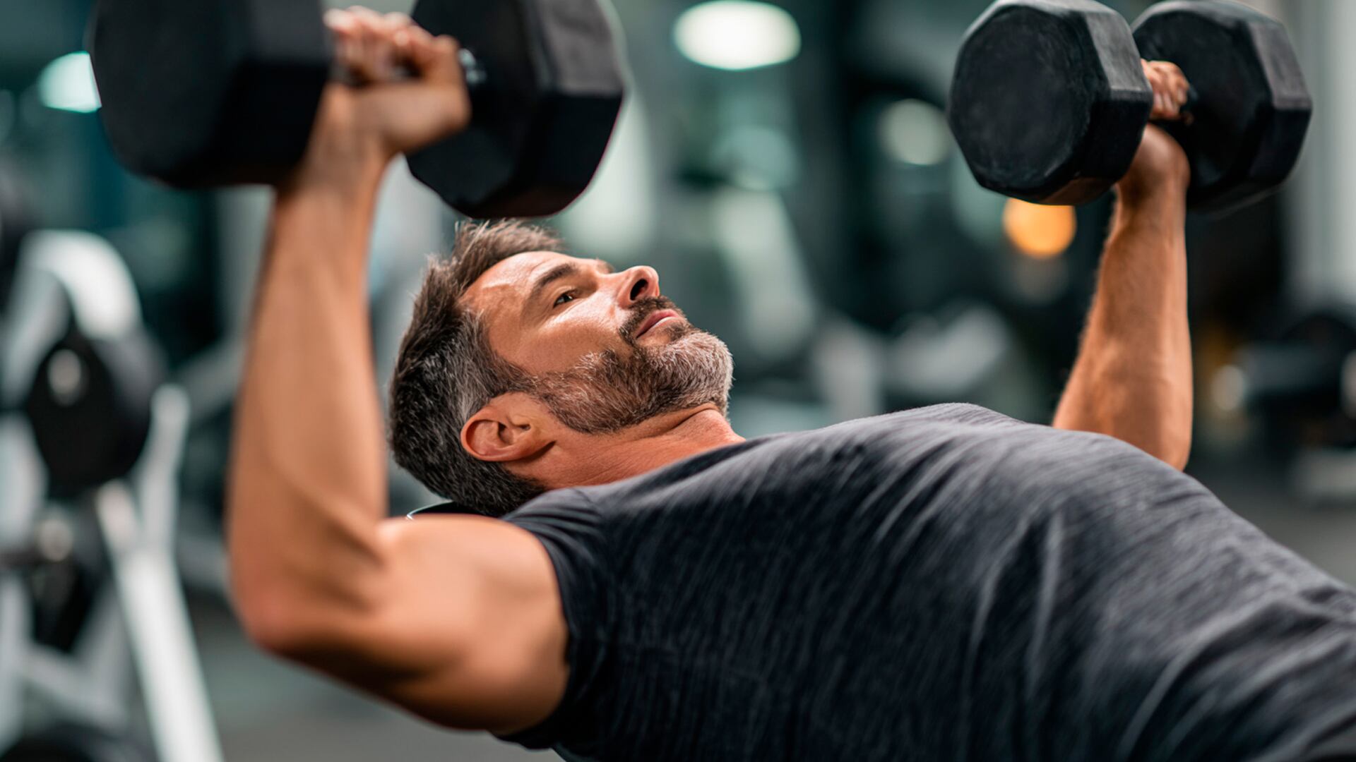 La rutina 4+2 prioriza el trabajo post-fallo y el aumento del tiempo bajo tensión, factores clave para la hipertrofia funcional (Imagen Ilustrativa Infobae)