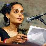 Ella fue la que enfureció, aterrorizó y moldeó a Arundhati Roy