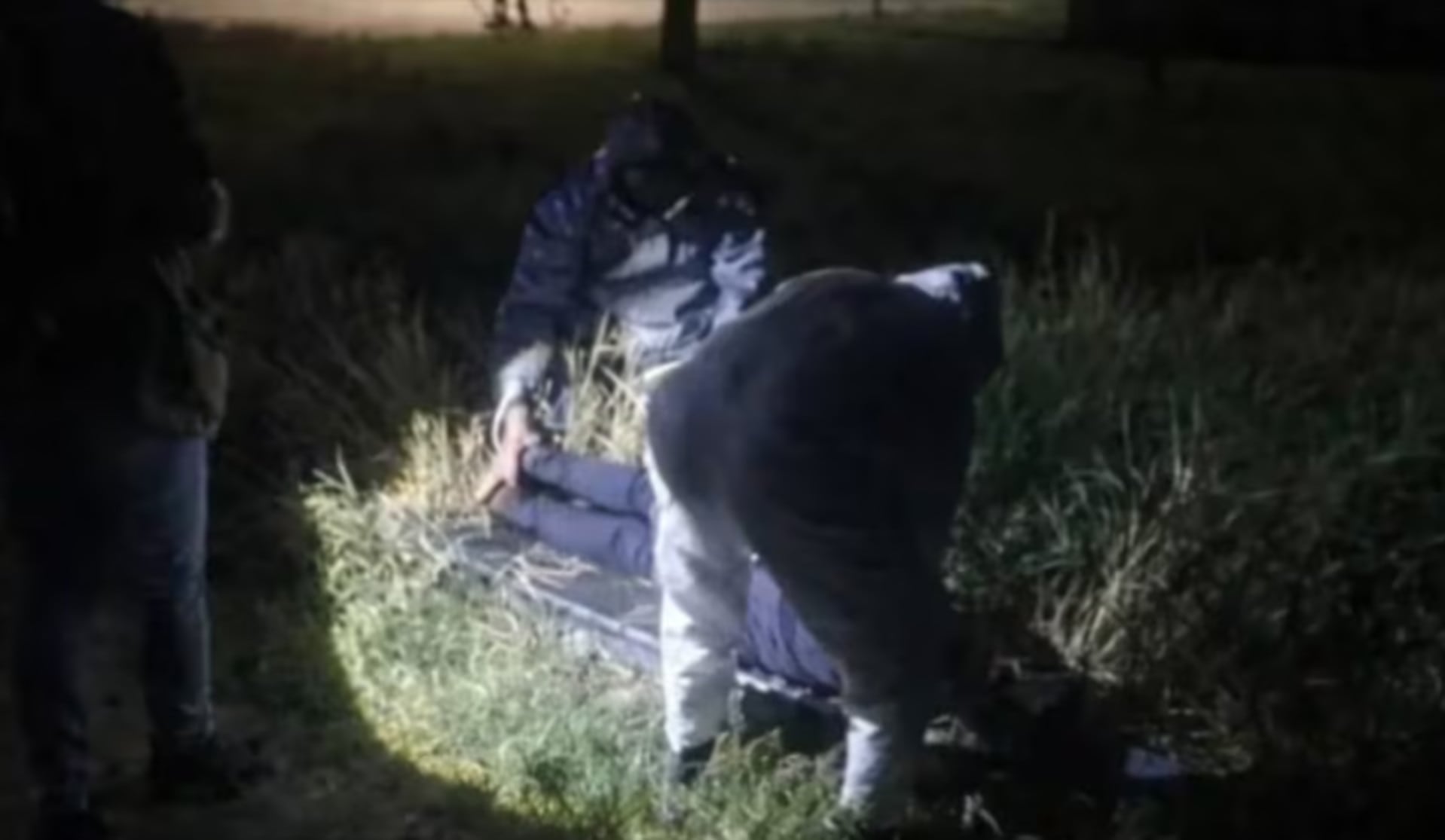 Encontraron el cadáver de un hombre a orillas del río Paraná en Misiones: estaba oculto entre piedras y tenía una soga en el cuello