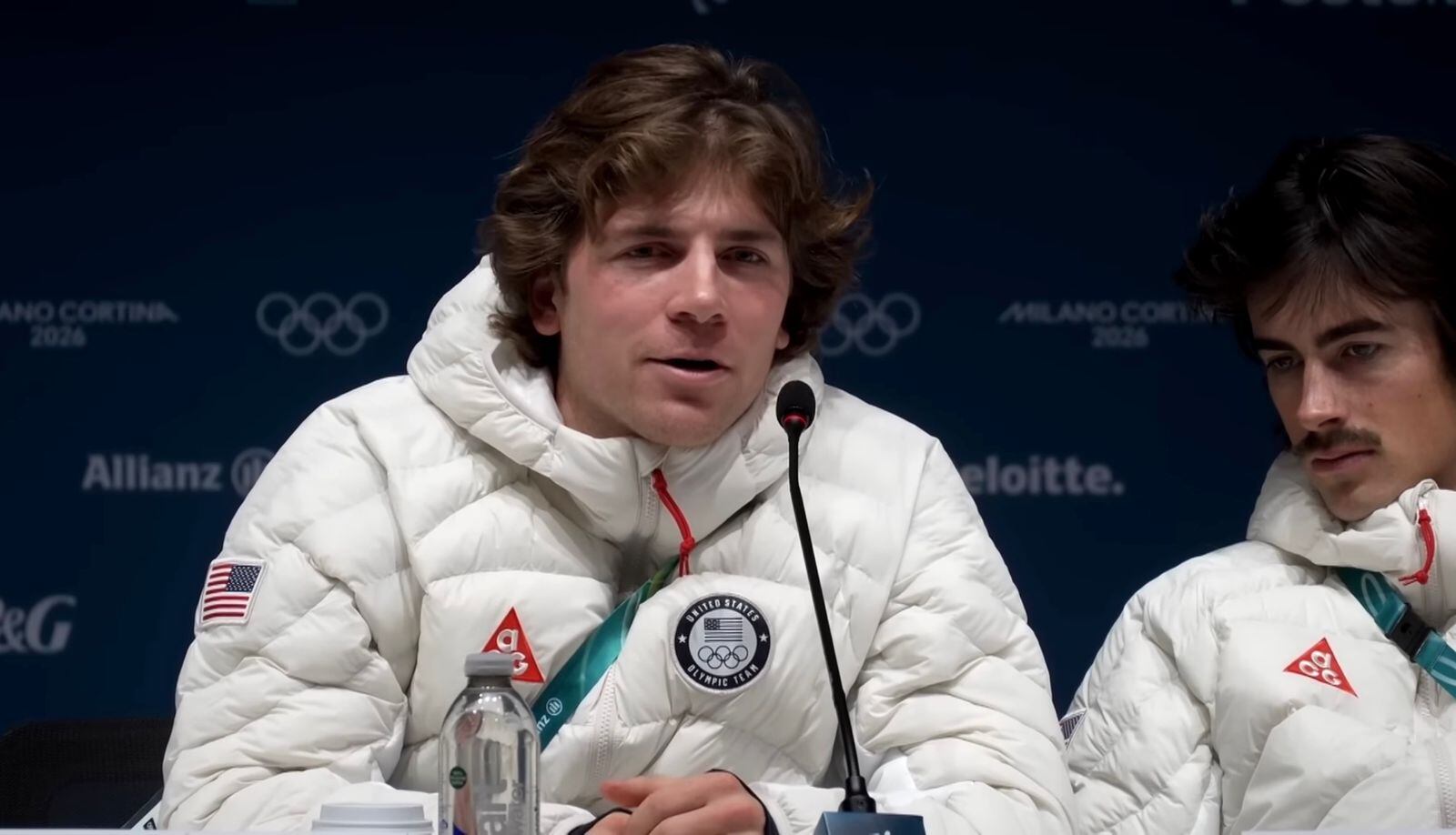 El esquiador olímpico Hunter Hess destaca por su dominio del equilibrio y la propiocepción en halfpipe, disciplina estrella del esquí libre (Captura de video)