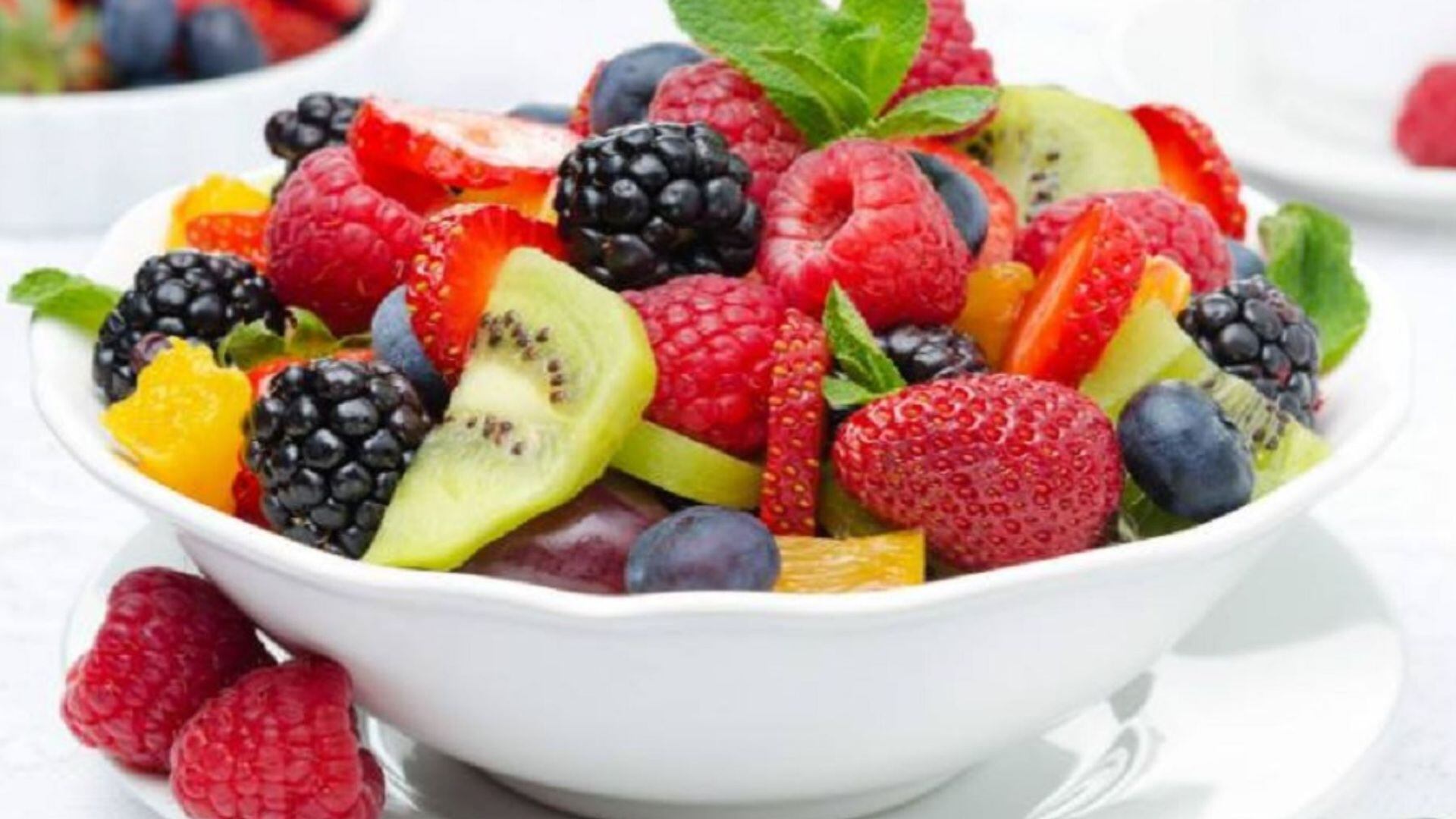 El Minsa sugiere incorporar a la dieta diaria frutas con alto contenido de agua. (Andina)