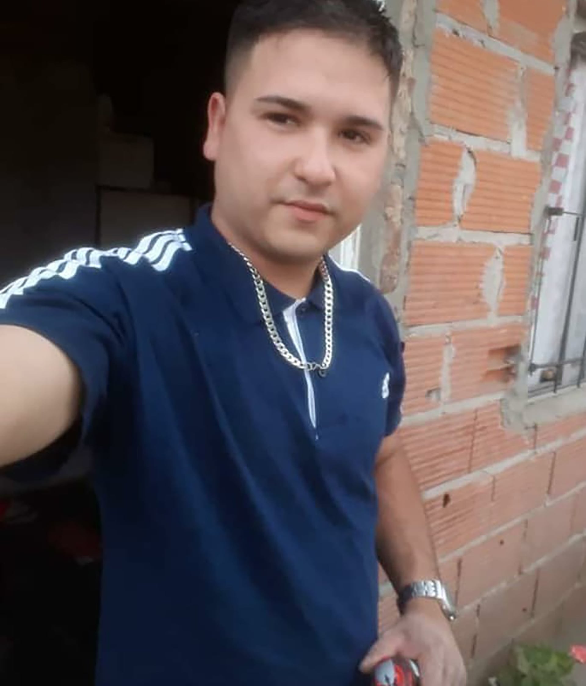Este es el hombre investigado por el disparo que hirió a su sobrina de dos años. (Facebook)