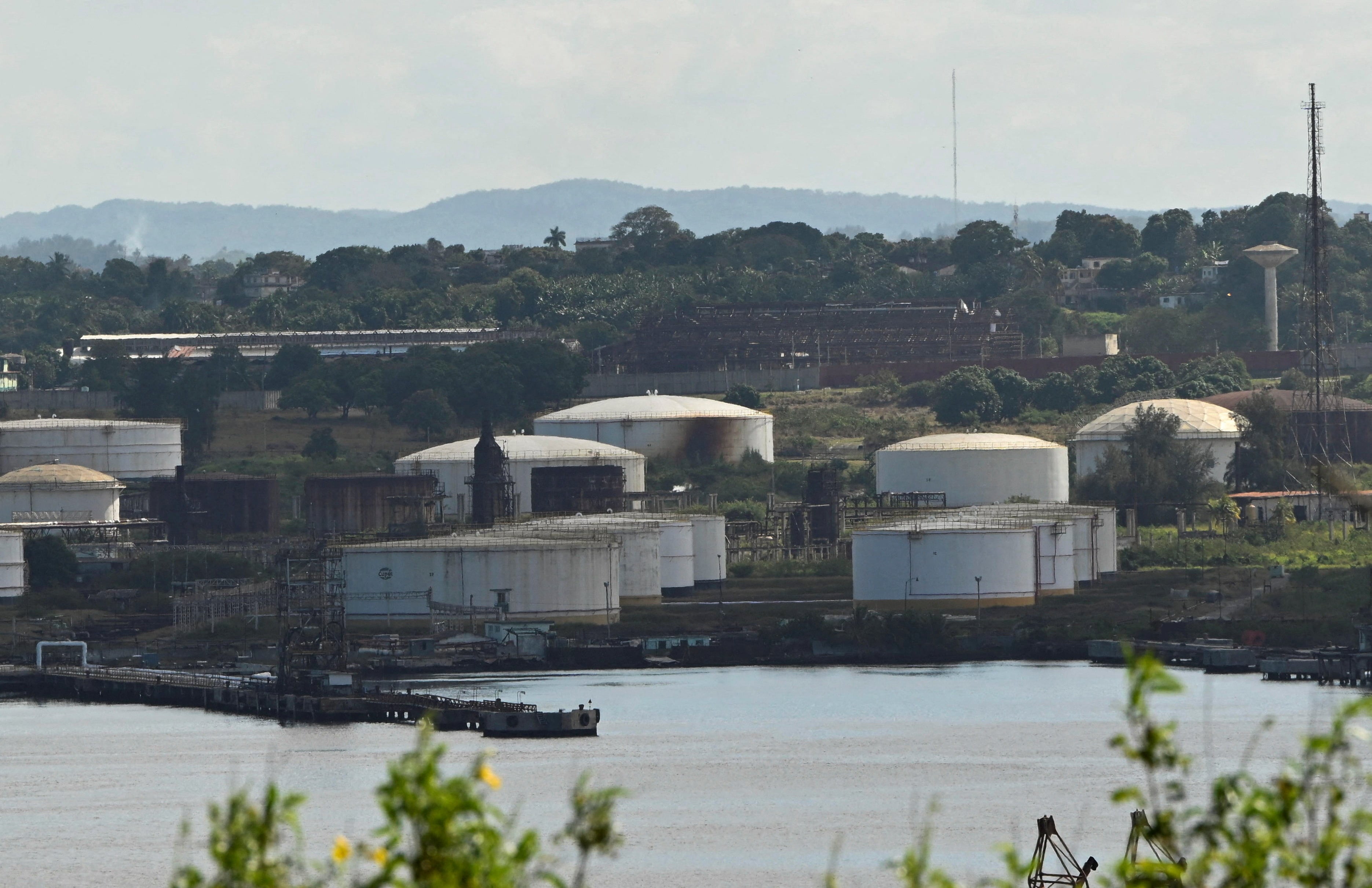 Vista de la refinería de petróleo Nico López en La Habana (REUTERS/Norlys Perez/Foto de archivo)
