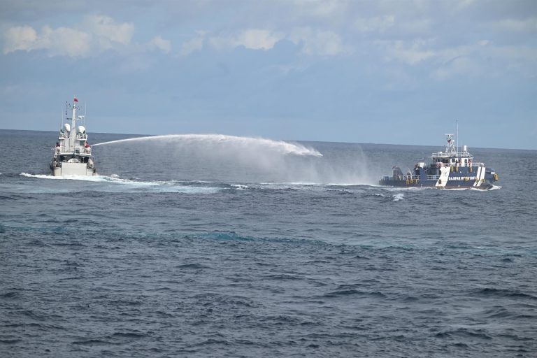 Estados Unidos desplegará sistemas de misiles en Filipinas frente a las maniobras del régimen de China en el mar Meridional