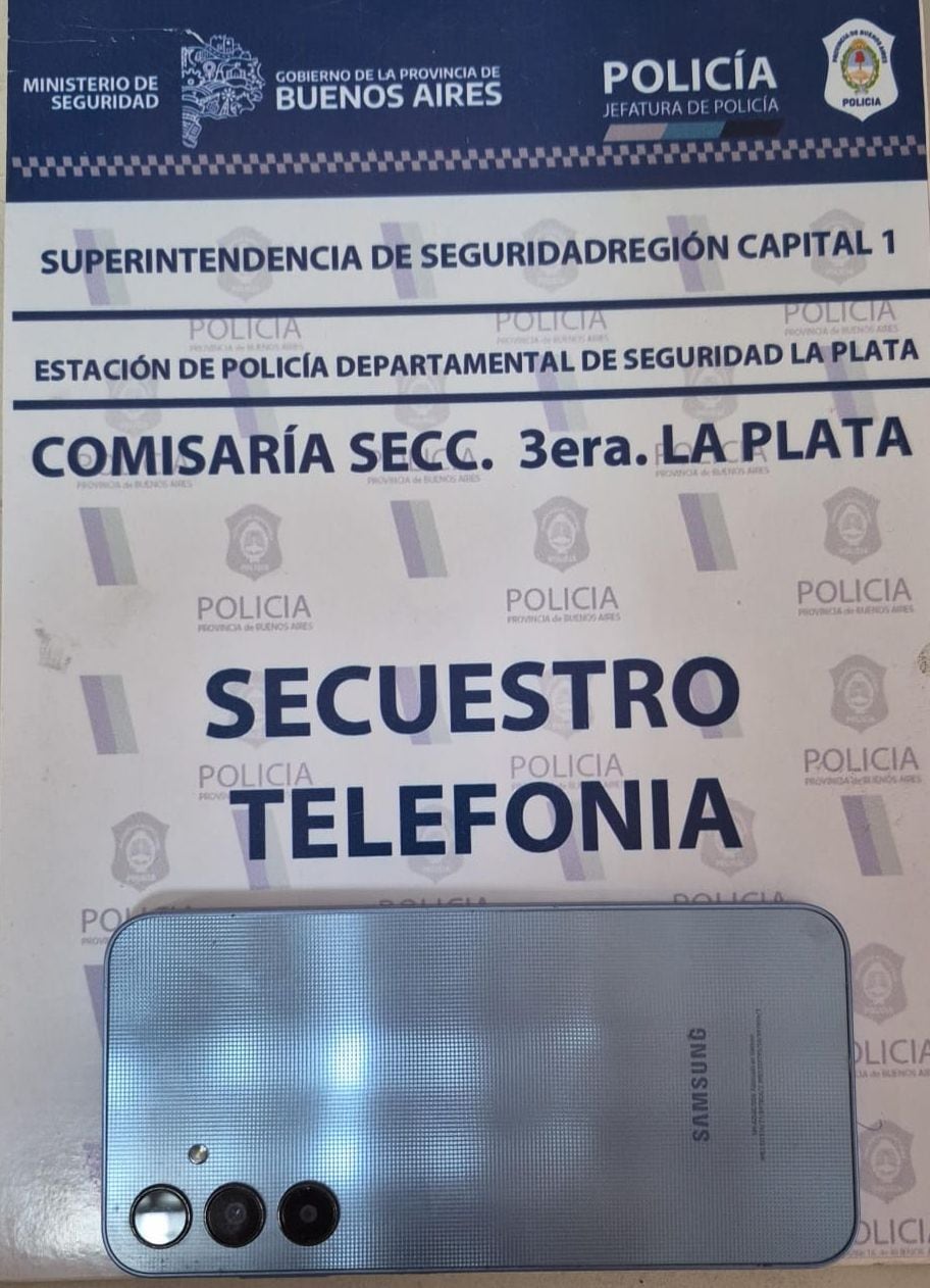 Secuestraron un teléfono míovil en el domicilio del sospechoso (Foto: Policía bonaerense)