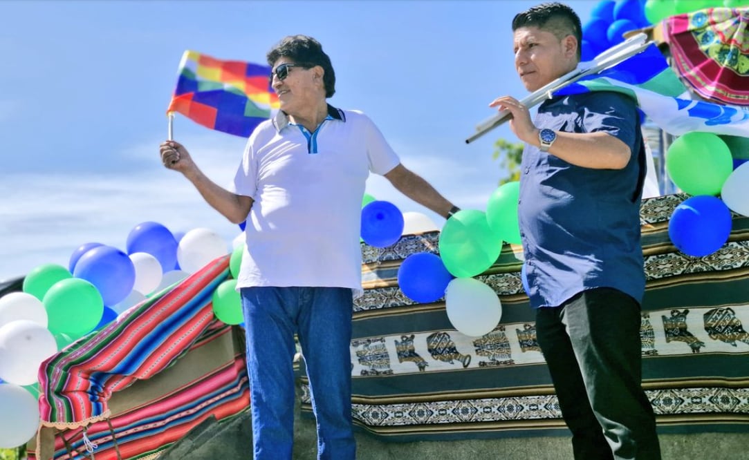 Evo Morales junto a simpatizantes del MAS en Cochabamba