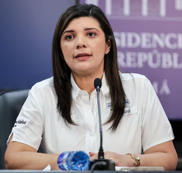 La ministra de Trabajo, Jackeline Muñoz, afirmó que el Gobierno prioriza el pago y la estabilidad de los trabajadores portuarios. Cortesía Presidencia