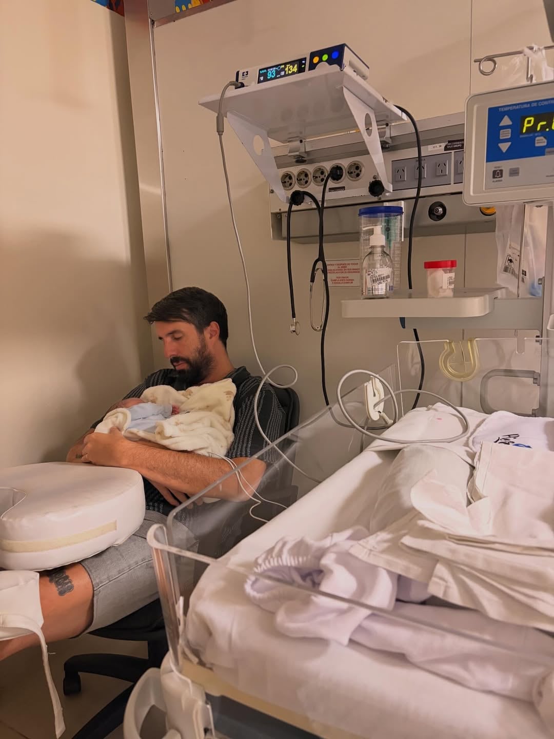 El nacimiento de Piero marcó momentos de alegría y temor para Azzaro y Nobile, quienes atravesaron una internación inesperada