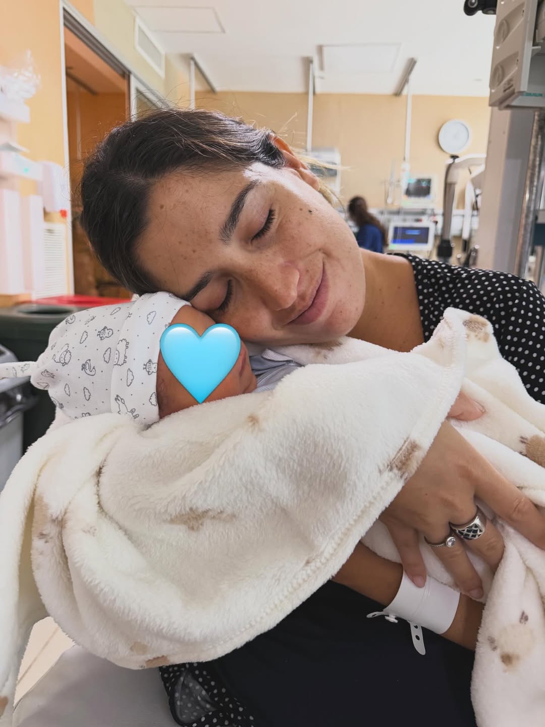 Flavio Azzaro y Sol Nobile celebran la llegada de su primer hijo Piero tras días de tensión en el Hospital Italiano