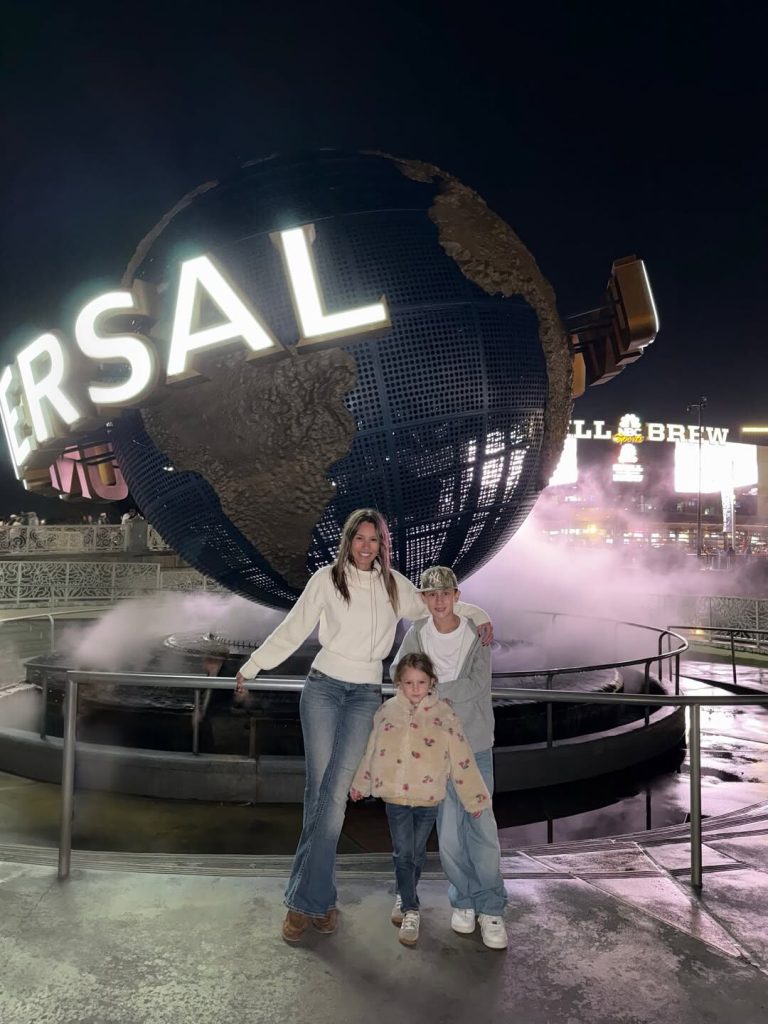 Fotos, juegos y mucha complicidad: así fue el viaje de Pampita y sus hijos a Universal