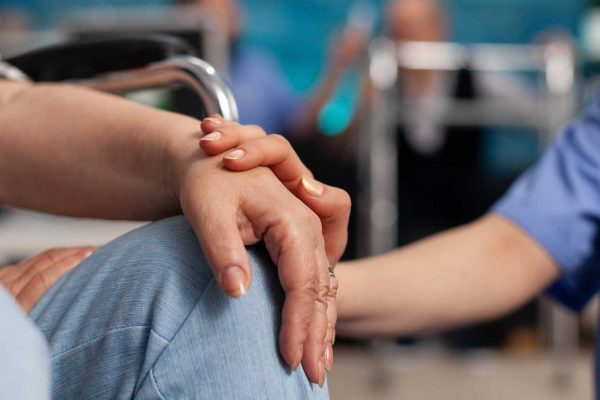 Fue diagnosticado con esclerosis múltiple y corrió maratones en siete continentes