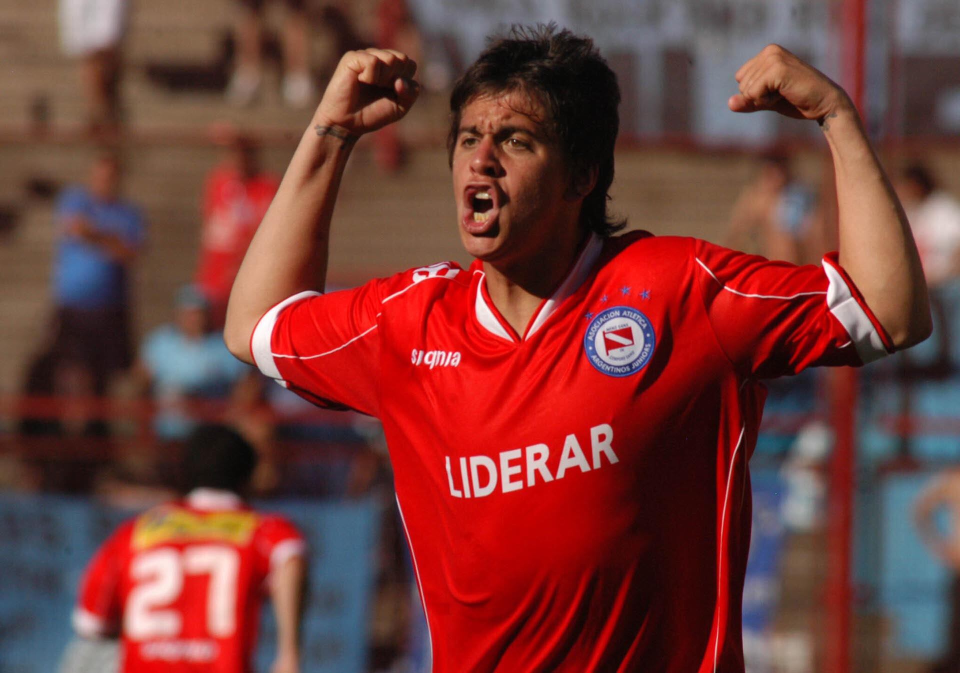 Su alto nivel en el Bicho de La Paternal lo catapultó a Europa: fue vendido a Olympiacos de Grecia en 2007