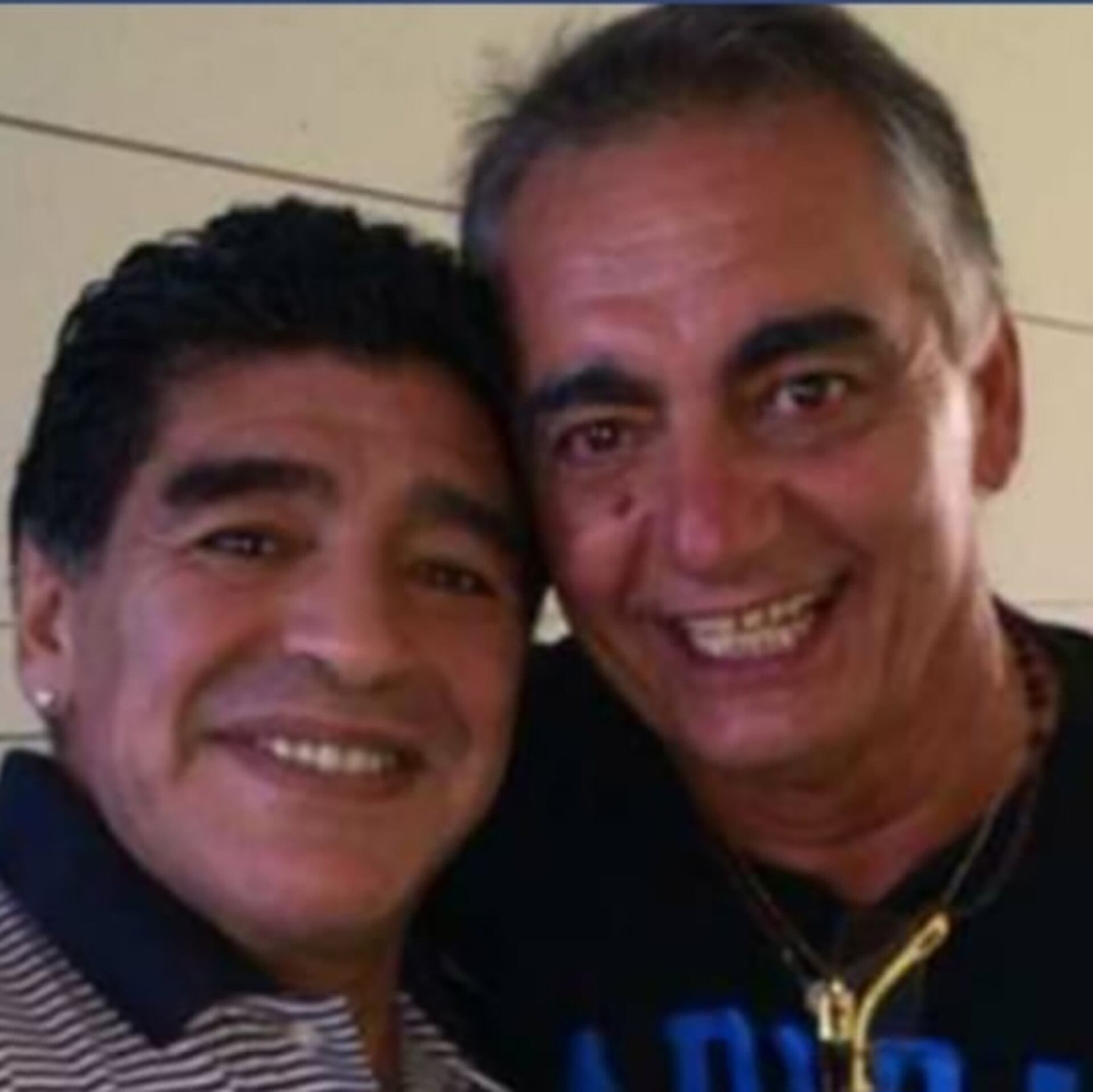 Maradona y Saggioratto. Jugaron juntos en Argentinos Juniors