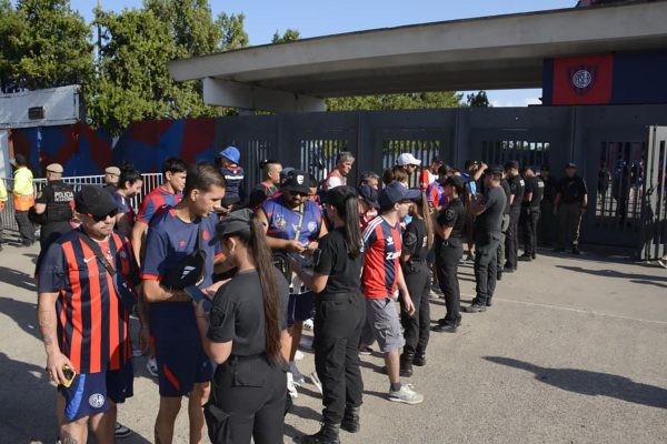 Fuerte despliegue de seguridad en los estadios de Boca, San Lorenzo y Barracas: 73 trapitos demorados y casi 300 infracciones