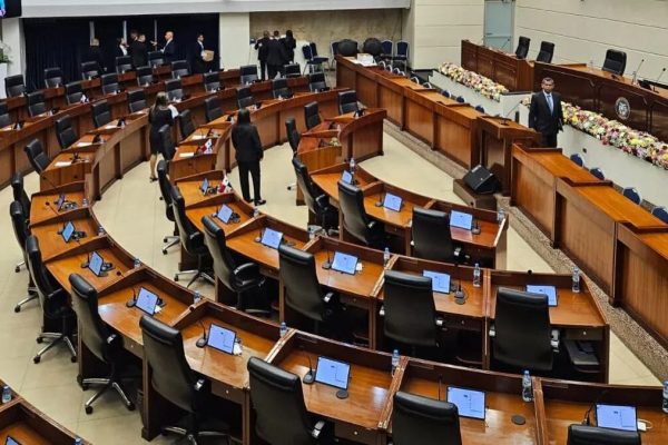 Gobierno panameño propone penas de hasta seis años por ocultar el rostro con mascaras en manifestaciones