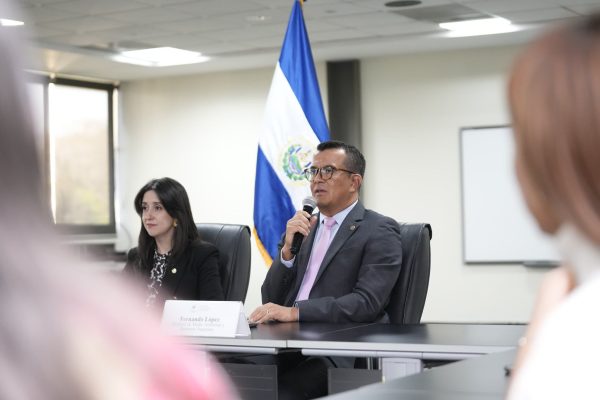 Gobierno salvadoreño y HE Space Children’s Foundation firman alianza para proteger ecosistemas marino-costeros