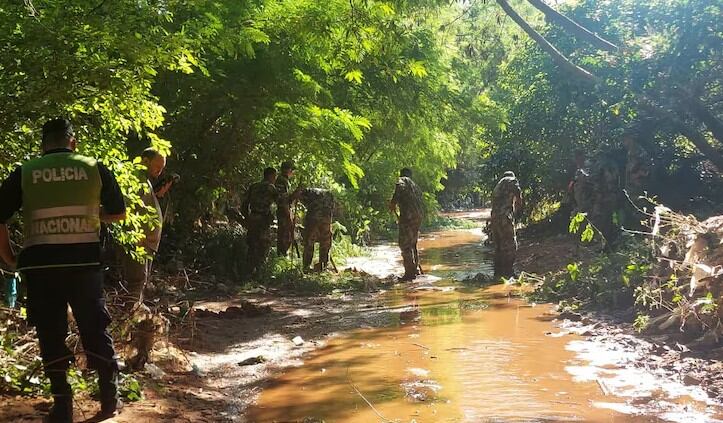 El operativo incluyó militares, bomberos voluntarios y personal de la Codeni, quienes trabajaron coordinadamente a pesar de las dificultades que presentó el terreno