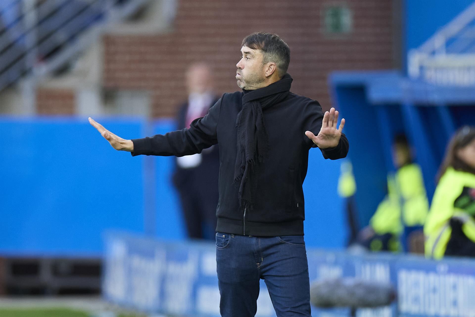 Coudet daría una conferencia mañana, dirigirá al Alavés el viernes y se desvincularía para firmar en River