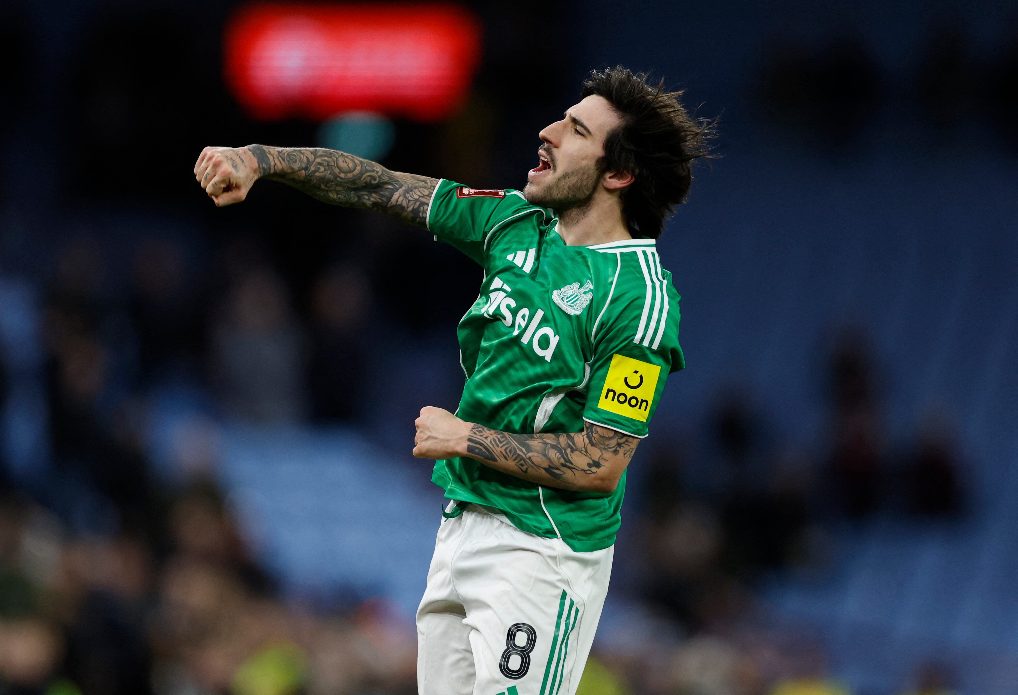 Newcastle visita al Qarabag 