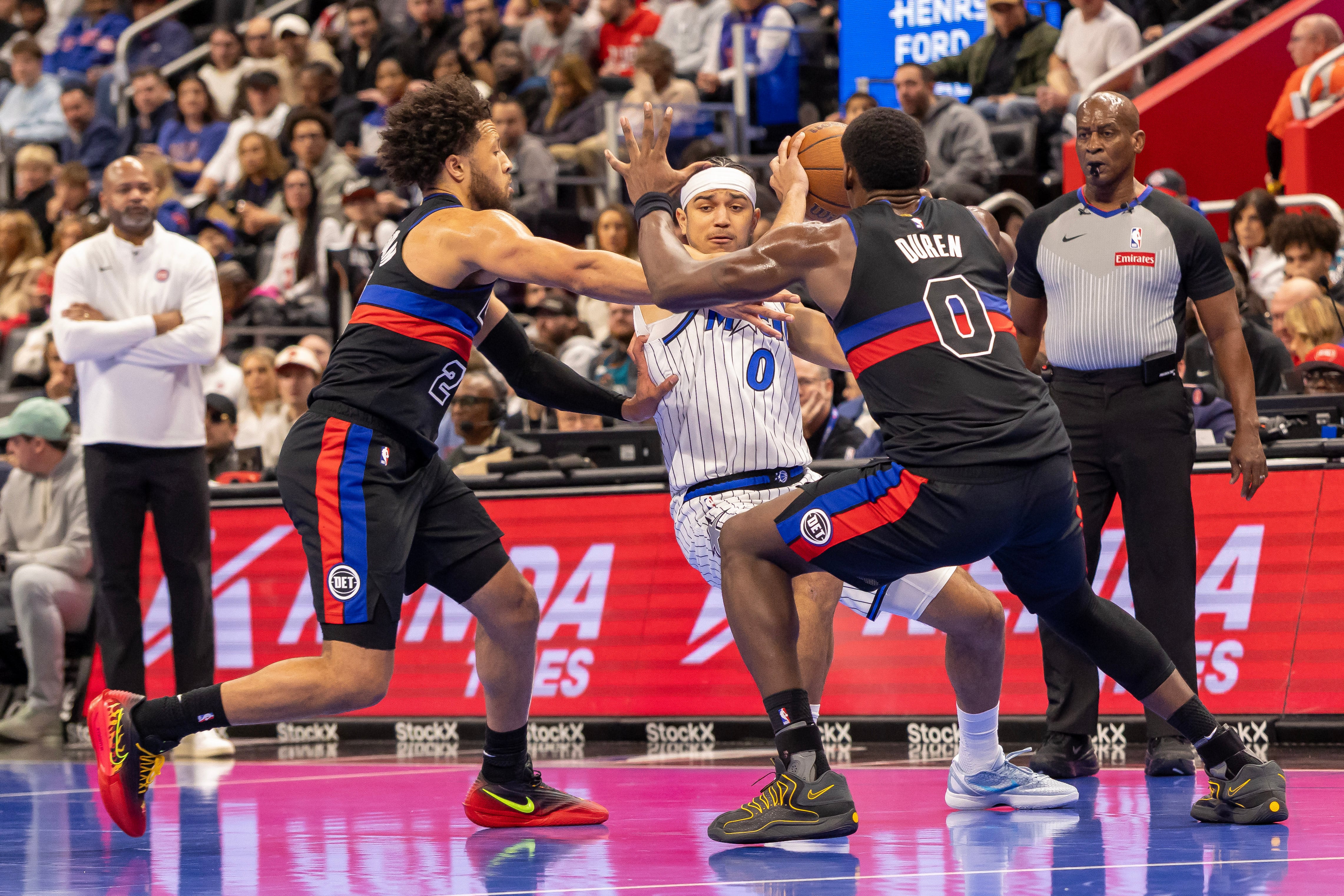 La mentalidad competitiva de Duren imprime el característico espíritu de lucha en los Detroit Pistons (Mandatory Credit: David Reginek-Imagn Images)