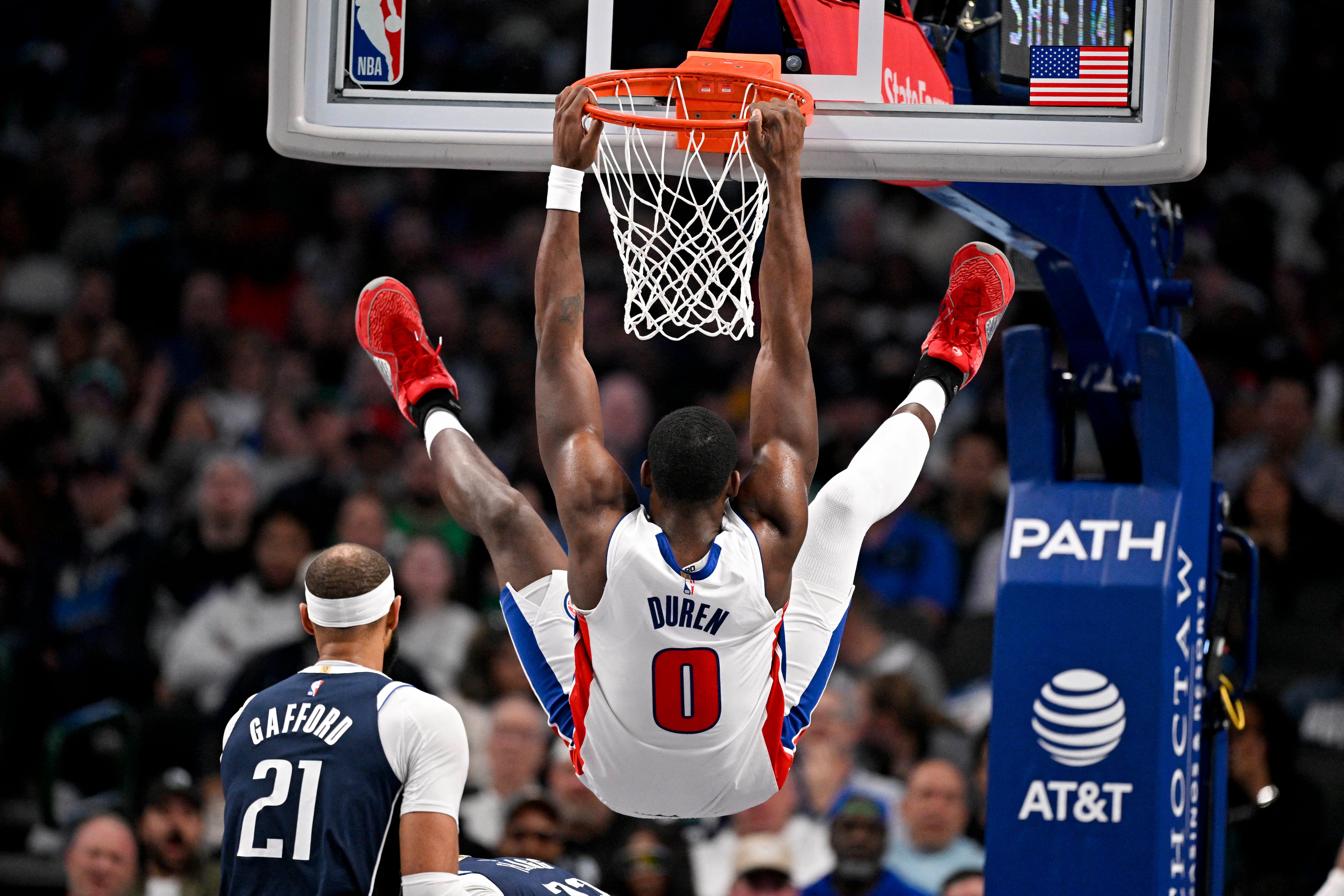 Jalen Duren destaca la actitud de ir a por todas como motor principal de la transformación de los Detroit Pistons (Mandatory Credit: Jerome Miron-Imagn Images)