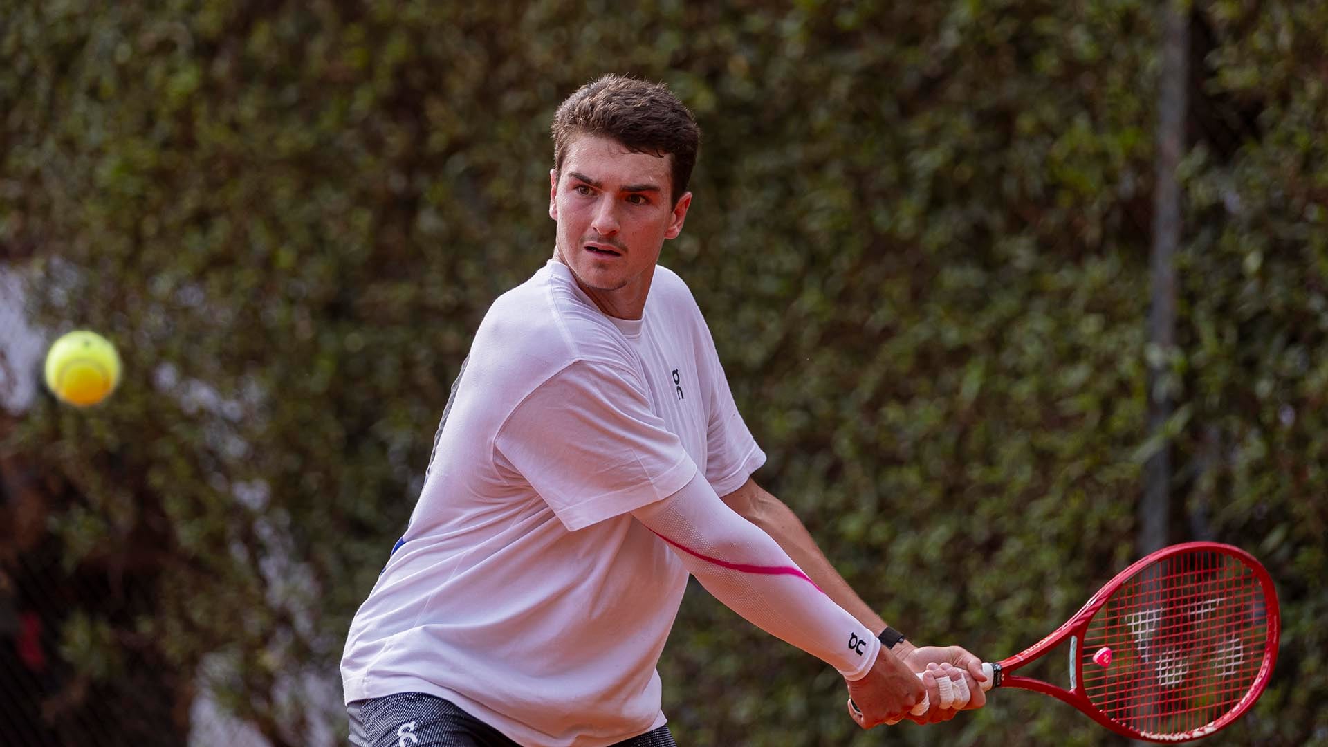 Joao Fonseca se entrena en el Buenos Aires Lawn Tennis Club, en la antesala de su debut como campeón defensor del Argentina Open (Crédito: Prensa Argentina Open)
