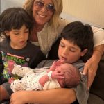 Juana Repetto mostró el primer encuentro de sus tres hijos: mimos, sonrisas y mucha ternura
