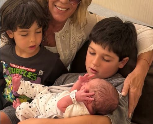 Juana Repetto mostró el primer encuentro de sus tres hijos: mimos, sonrisas y mucha ternura