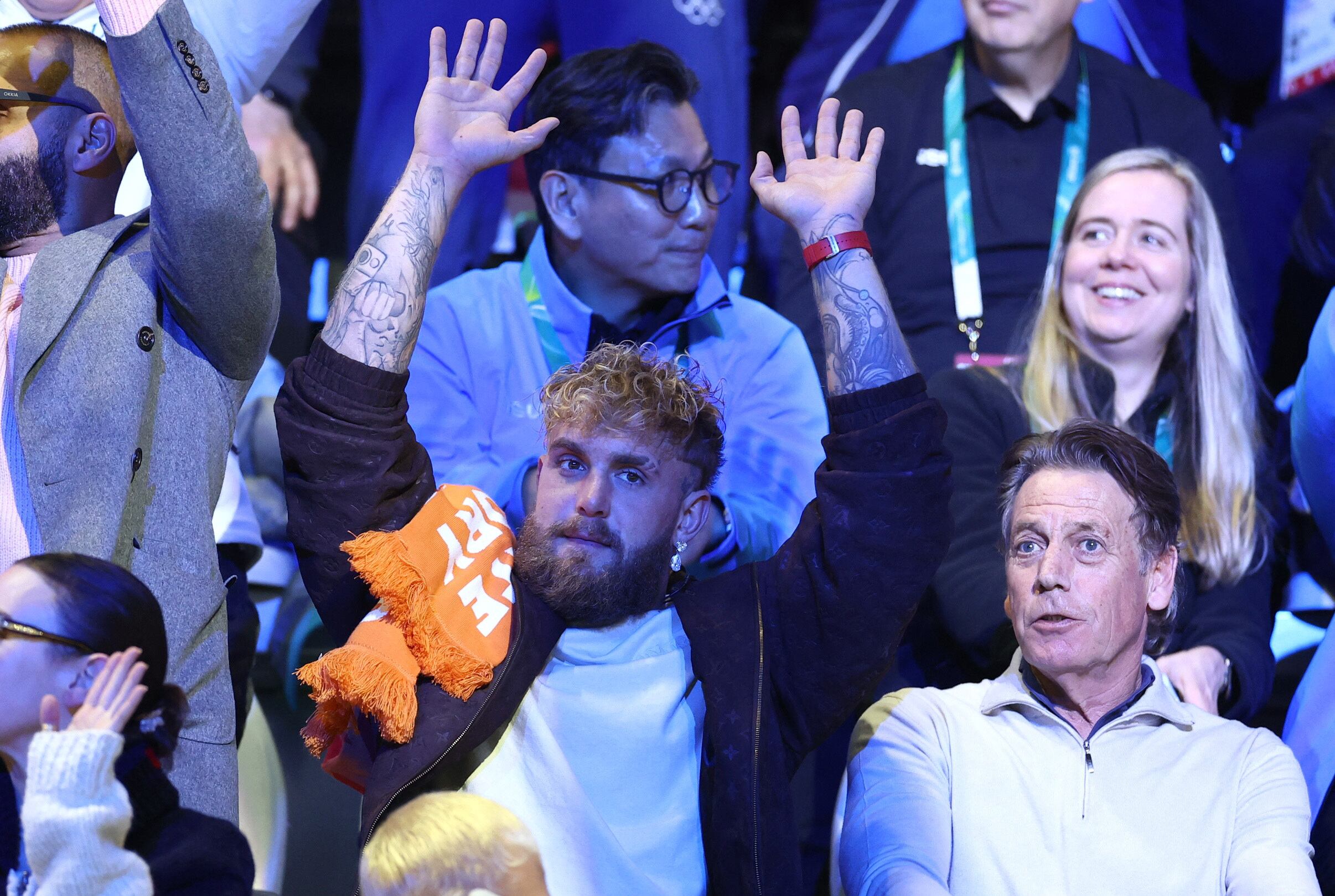 La pareja de la deportista, Jake Paul celebró en la tribuna (REUTERS/Yves Herman)