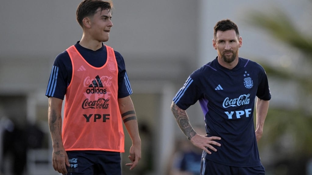 Paulo Dybala confesó su admiración por Lionel Messi (AFP)