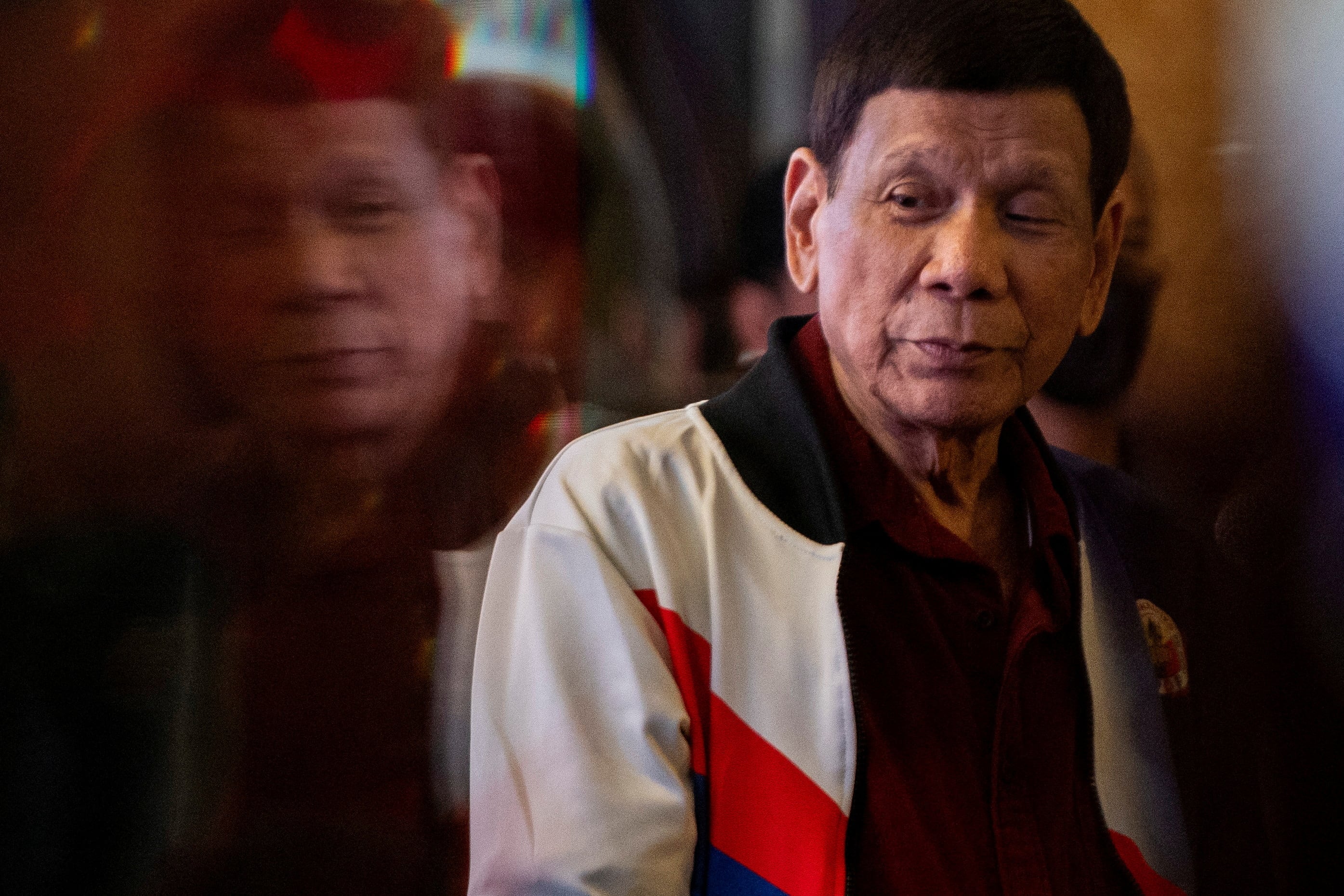 El expresidente filipino Rodrigo Duterte pronuncia un discurso durante el mitin de proclamación de los candidatos senatoriales de su partido político PDP-Laban antes de las elecciones de mitad de período, en el Club Filipino en San Juan, Metro Manila, Filipinas, el 13 de febrero de 2025. REUTERS/Eloisa Lopez/Foto de archivo
