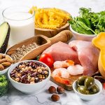 La elección de alimentos importa más que las etiquetas de ‘bajo en carbohidratos’ o ‘bajo en grasa’