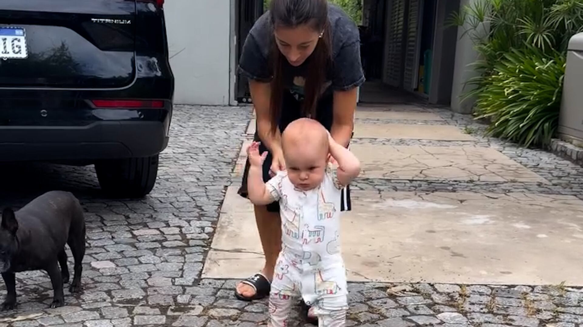 Sol Pérez capturó un tierno momento de su hijo Marco dando sus primeros pasos